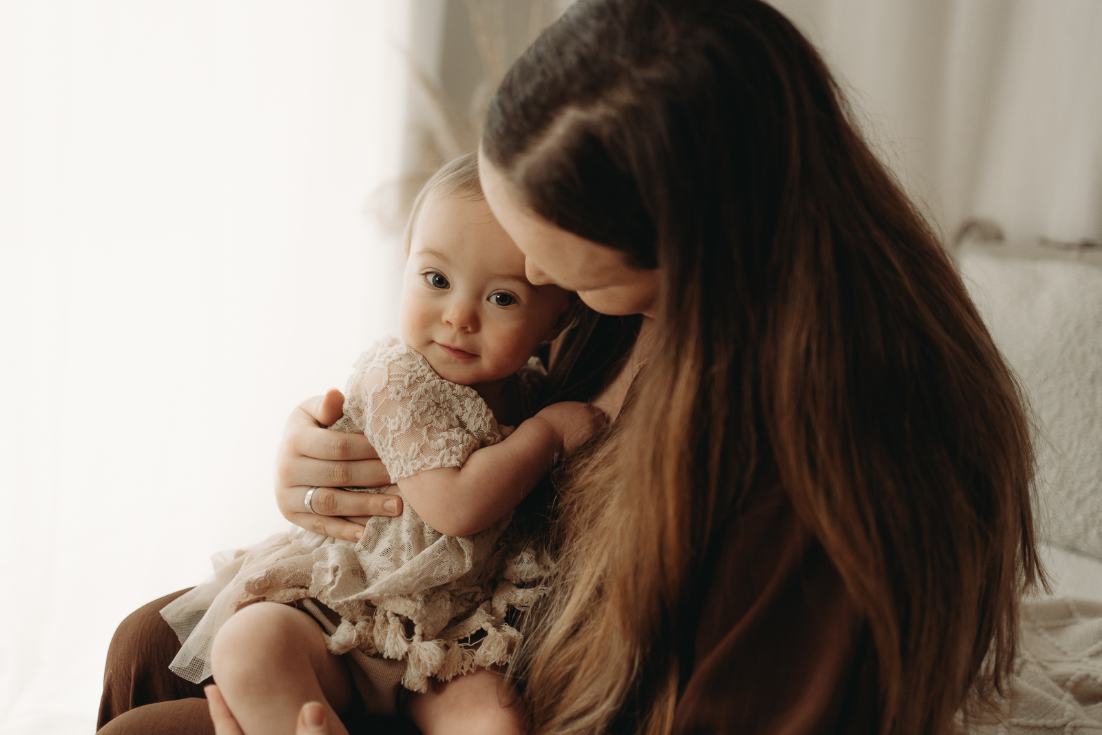 babyfotograf-mama-kind-bilder-baby-mit-Mama-motherhood-mommy-and-me-aalen-ellwangen-schwäbisch-gmünd-heidenheim