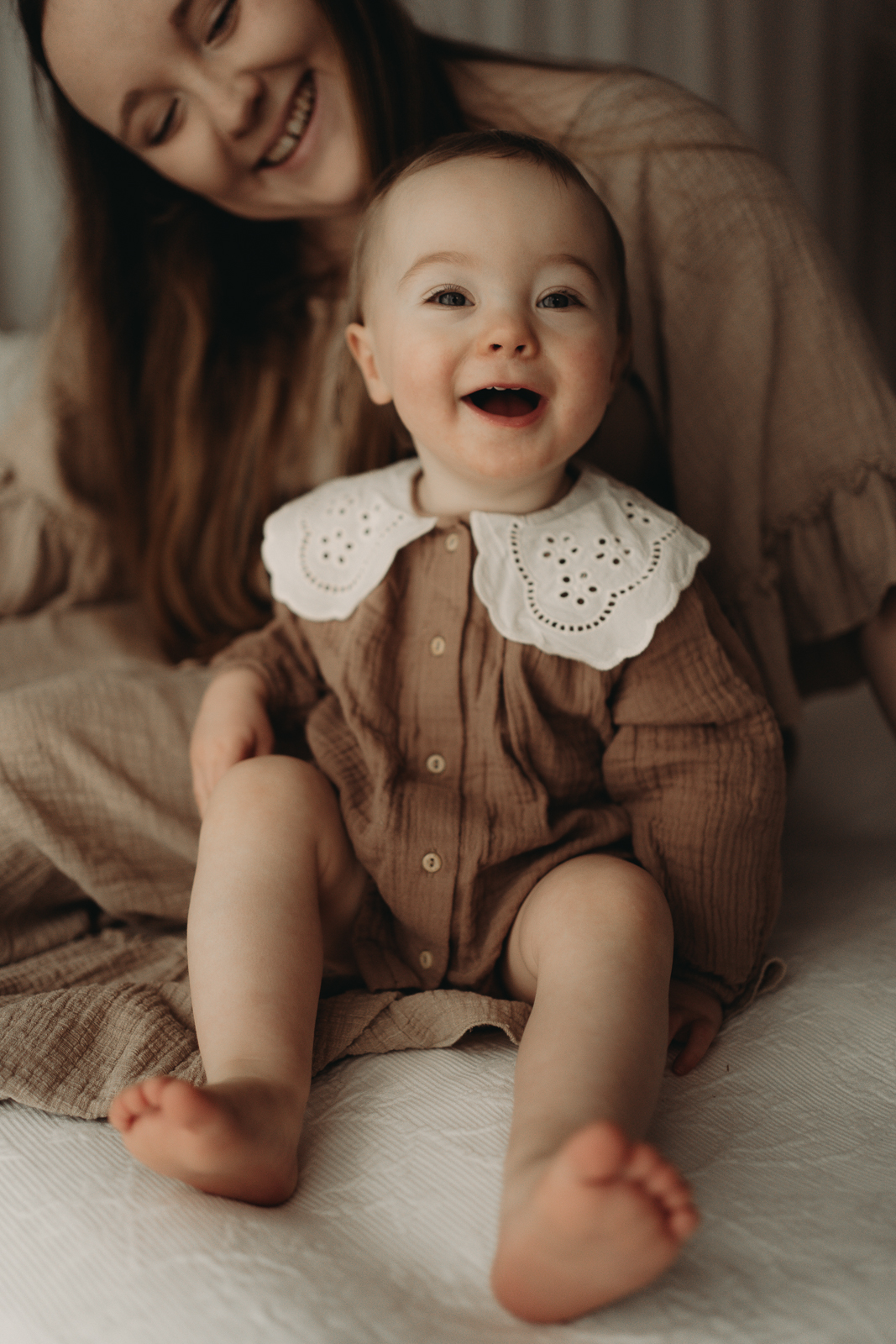 babyfotograf-mama-kind-bilder-baby-mit-Mama-motherhood-mommy-and-me-aalen-ellwangen-schwäbisch-gmünd-heidenheim