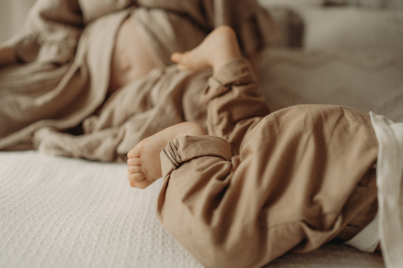 babybauch-fotograf-mama-kind-bilder-baby-mit-Mama-motherhood-mommy-and-me-aalen-ellwangen-schwäbisch-gmünd-heidenheim